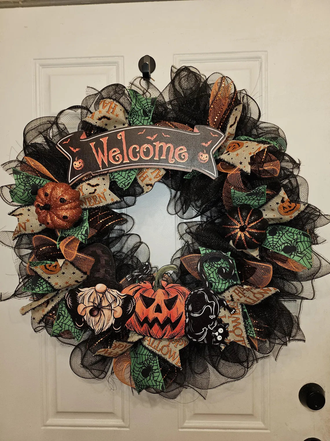 Halloween 'Welcome' wreath