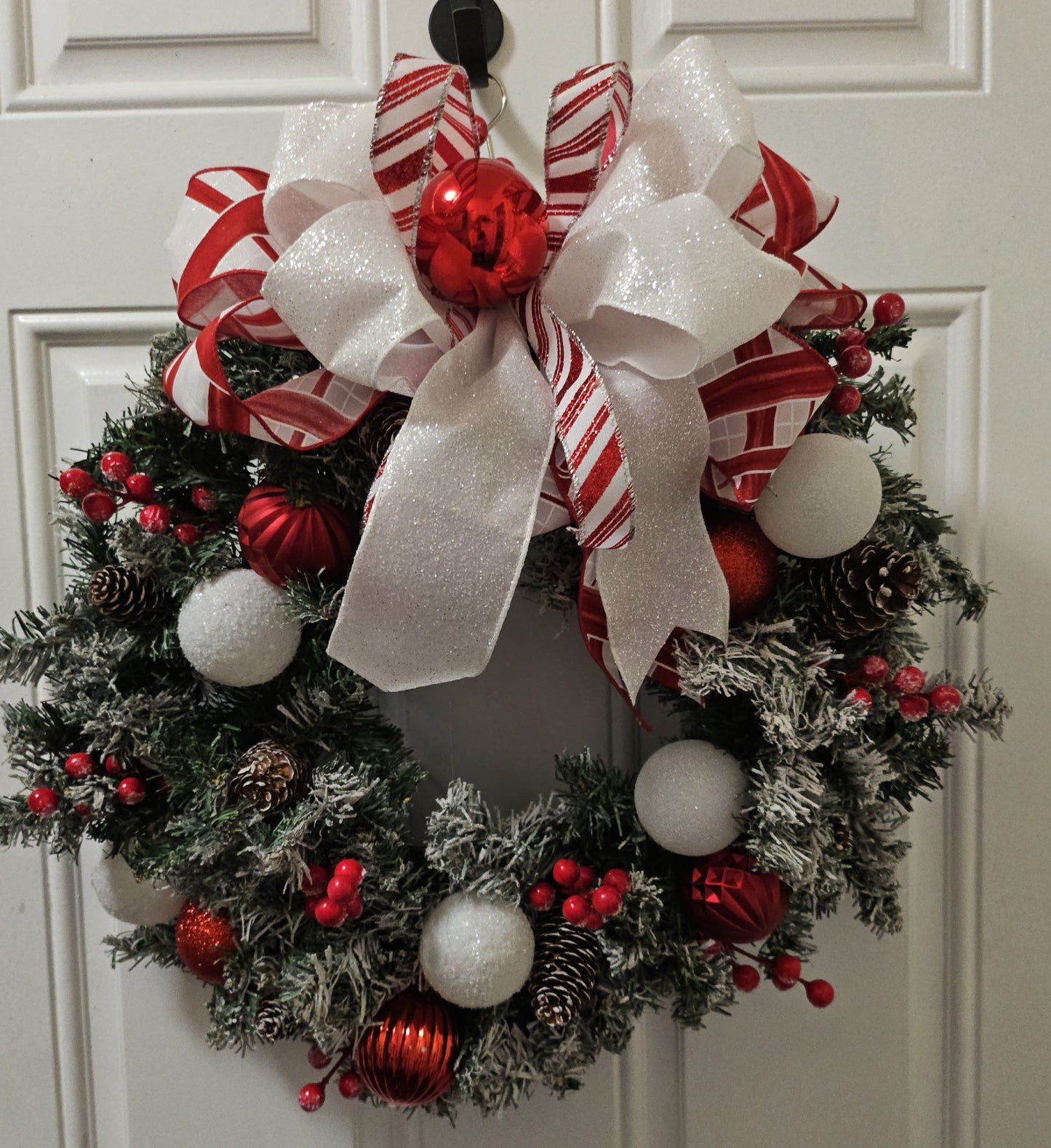 Red and White Classic Christmas Wreath