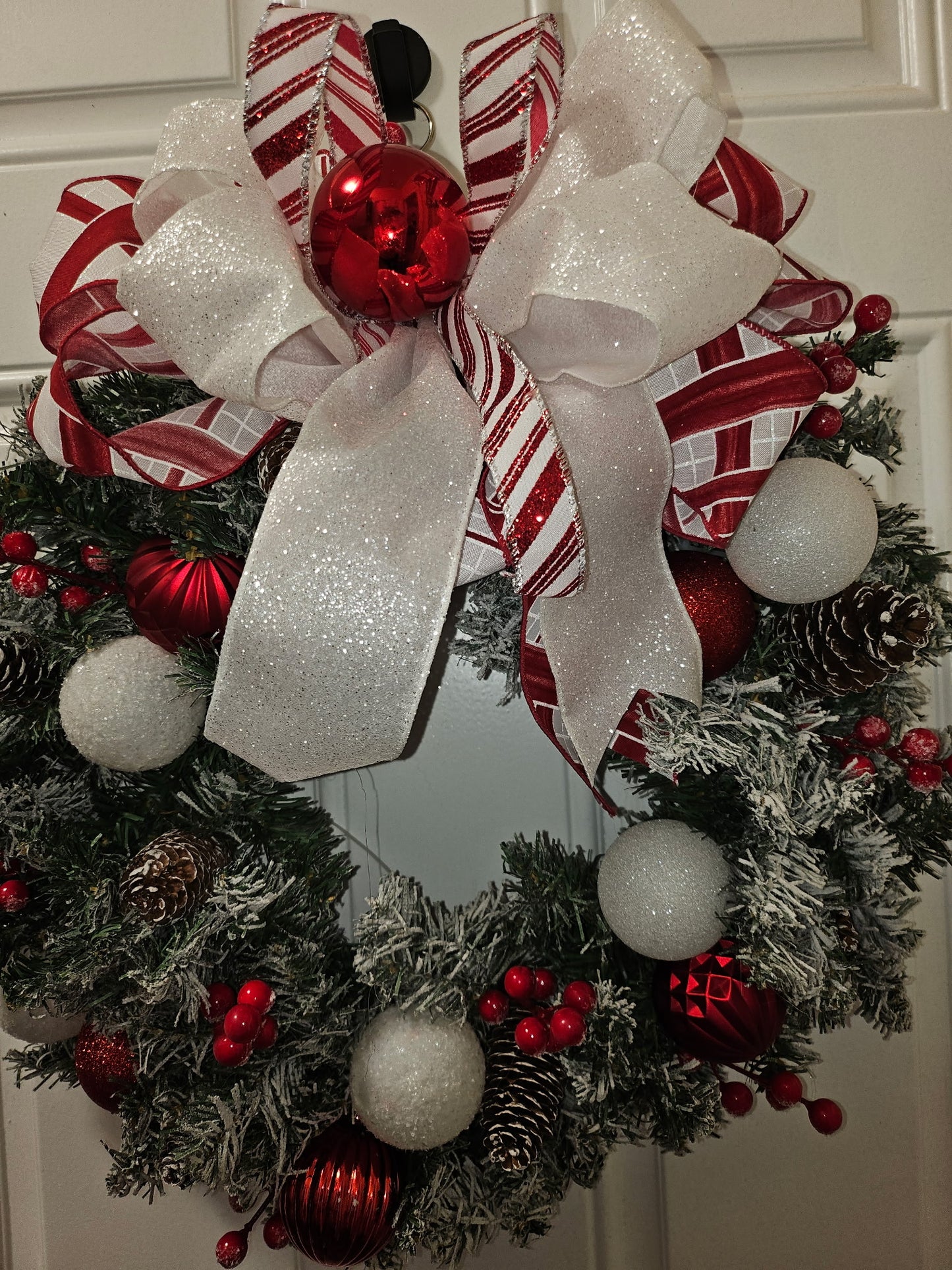 Red and White Classic Christmas Wreath